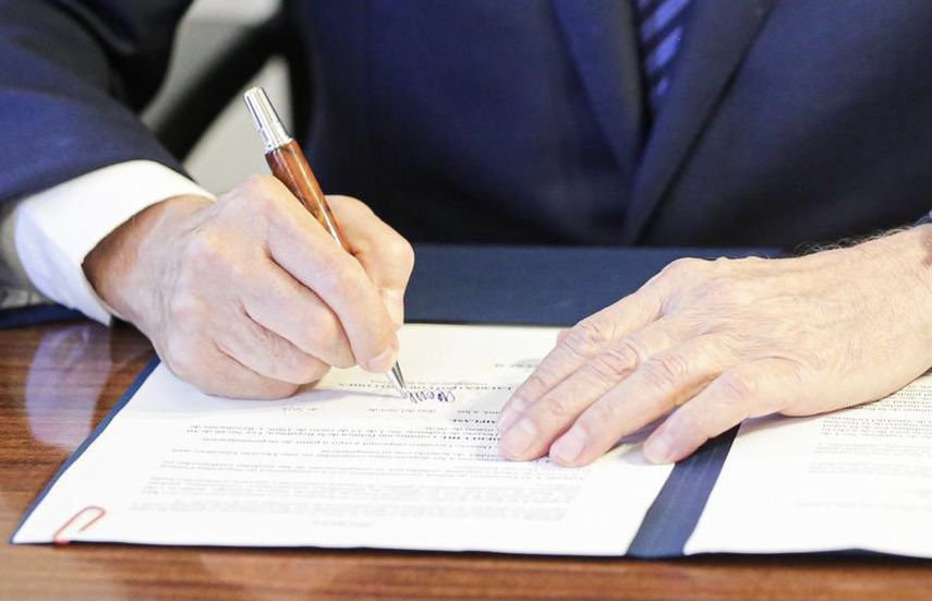 Cortizo sanciona ley del cannabis medicinal en Panamá