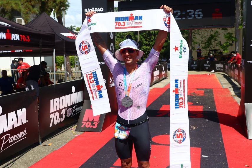 El brasileño Fellipe Santos se coronó por tercera vez consecutiva como campeón del IRONMAN 70.3 Panamá Latin America TriClub Championship
