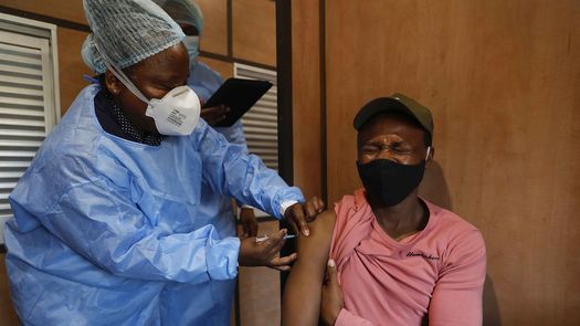 Ómicron sigue propagándose de forma asombrosa por el mundo