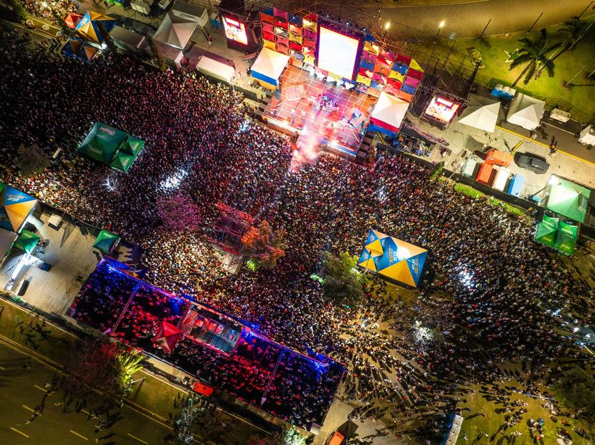 Más de 150 mil visitantes participaron del Festival Carnavalístico en ciudad de Panamá. Más de 150 mil visitantes participaron del Festival Carnavalístico en ciudad de Panamá.