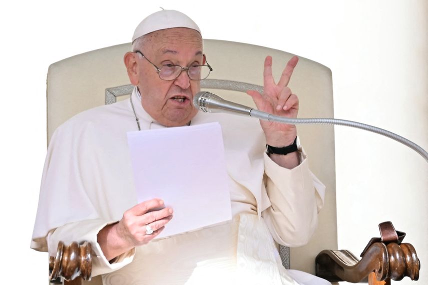 Estamos destruyendo el mundo con la guerra, denuncia el papa Francisco