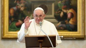 El papa tiene que anular varios compromisos a causa de un dolor de ciática