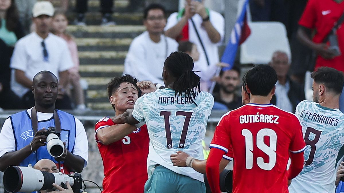 El partido entre Chile y Portugal, terminó con dos expulsados. EFE El partido entre Chile y Portugal, terminó con dos expulsados. EFE