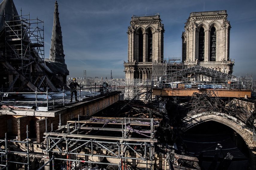 Francia decide la controvertida renovación de Notre-Dame