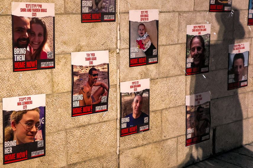 Israelíes celebran la Pascua judía, marcada por la ausencia de los rehenes