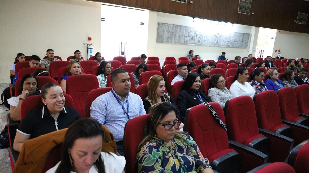 La Defensoría del Pueblo de Panamá reafirmó su compromiso con la protección de la niñez y adolescencia frente a la explotación sexual y las nuevas formas de violencia digital, durante la presentación titulada “Del compromiso internacional a la acción local”. La Defensoría del Pueblo de Panamá reafirmó su compromiso con la protección de la niñez y adolescencia frente a la explotación sexual y las nuevas formas de violencia digital, durante la presentación titulada “Del compromiso internacional a la acción local”.