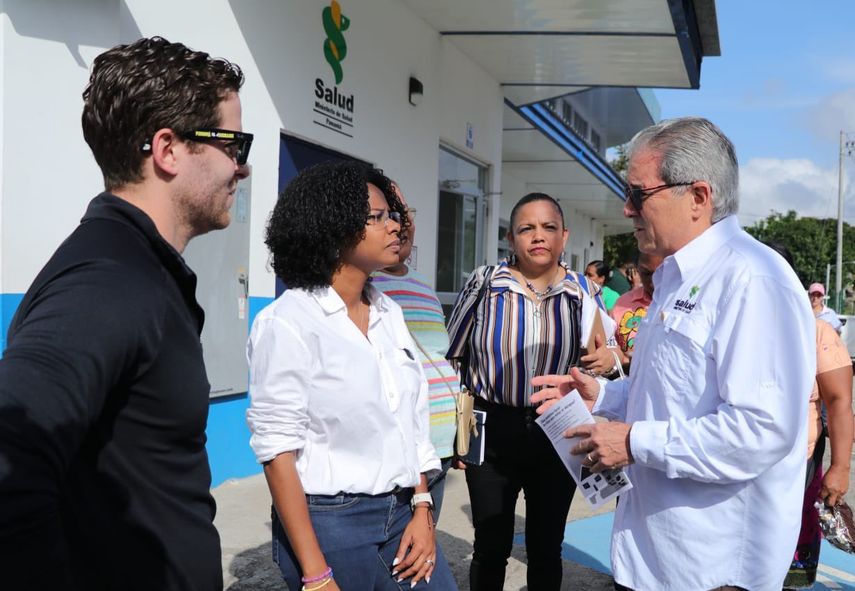 Mayer Mizrachi y Walkiria Chandler visitan Centro de Salud de Kuna Nega