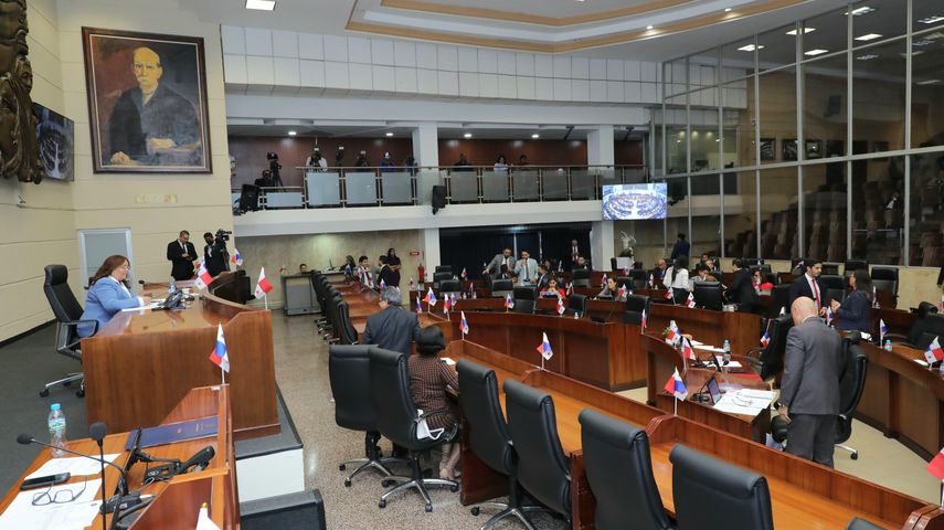 Mulino recibió el documento tras ser aprobado por el pleno legislativo. Mulino recibió el documento tras ser aprobado por el pleno legislativo.