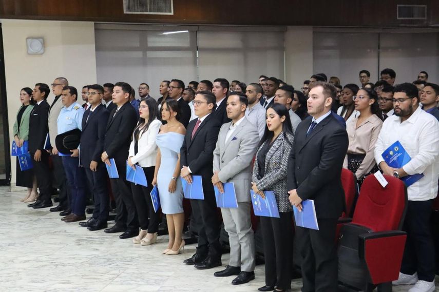 Aviadores panameños se actualizan con diplomados para impulsar carrera profesional