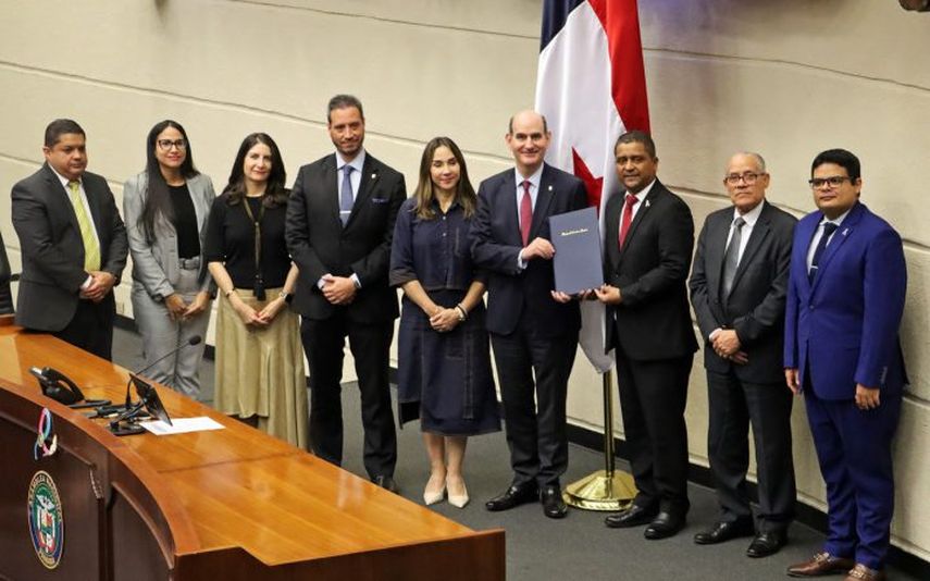 Panamá impulsa proyectos de ley para reforzar la responsabilidad fiscal y aliviar morosidad. Panamá impulsa proyectos de ley para reforzar la responsabilidad fiscal y aliviar morosidad.