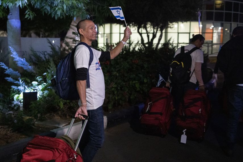 Ciudadanos tailandeses rehenes por militantes de Hamás y liberados recientemente.