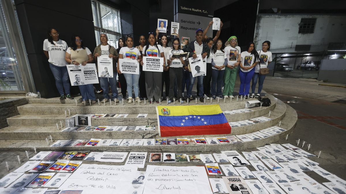 Venezuela liberó el miércoles a 14 periodistas en medio del lento proceso de excarcelaciones prometido por el gobierno interino bajo presión de Estados Unidos. Venezuela liberó el miércoles a 14 periodistas en medio del lento proceso de excarcelaciones prometido por el gobierno interino bajo presión de Estados Unidos.