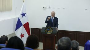 Miguel Antonio Bernal: La nueva Constitución entraría en vigor en 2029