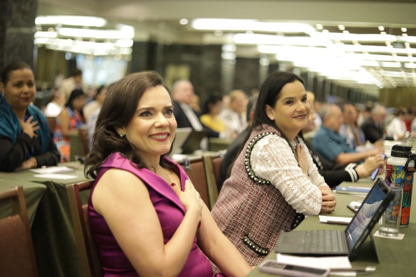 Con la llegada de la pandemia, el uso de las herramientas tecnológicas tomó un impulso nunca antes visto en América Latina para sacar adelante su economía, esa tendencia hacia una mayor utilización de la tecnología se ha mantenido en todos los países. Con la llegada de la pandemia, el uso de las herramientas tecnológicas tomó un impulso nunca antes visto en América Latina para sacar adelante su economía, esa tendencia hacia una mayor utilización de la tecnología se ha mantenido en todos los países.