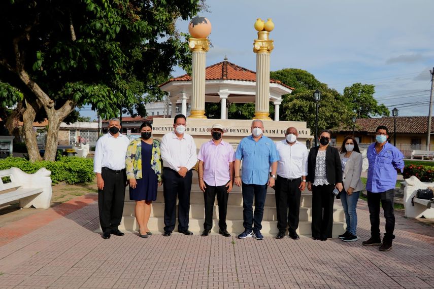 Durante el recorrido el titular del Minsa estuvo acompañado del gobernador de la provincia Julio Palacios Sambrano, el director regional de Salud de Coclé, Dr. Mario Lozada, entre otras autoridades del Minsa.