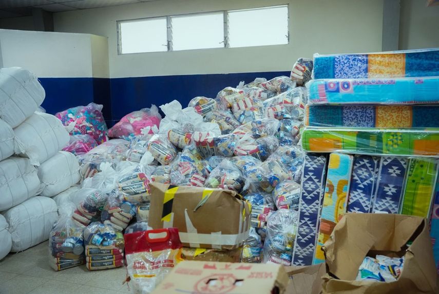 El Centro Logístico Regional de Asistencia Humanitaria (Clrah), situado en Panamá, enviará unas 108 toneladas de ayuda humanitaria a Cuba, incluyendo medicamentos e insumos de higiene, para asistir a los afectados por el huracán Oscar. El Centro Logístico Regional de Asistencia Humanitaria (Clrah), situado en Panamá, enviará unas 108 toneladas de ayuda humanitaria a Cuba, incluyendo medicamentos e insumos de higiene, para asistir a los afectados por el huracán Oscar.