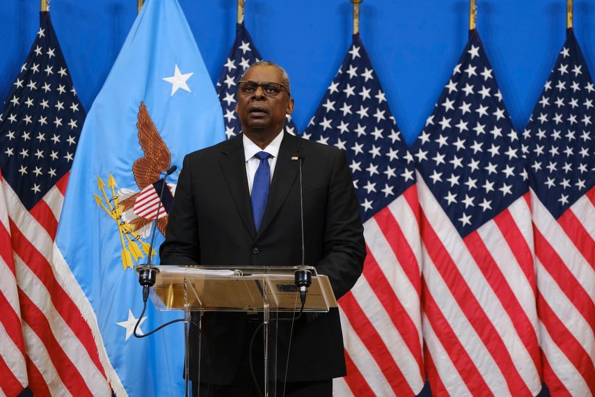 Estados Unidos logró aprobar y utilizar 300 millones de dólares en ahorros de contratos para financiar un nuevo paquete de ayuda militar a Ucrania. Estados Unidos logró aprobar y utilizar 300 millones de dólares en ahorros de contratos para financiar un nuevo paquete de ayuda militar a Ucrania.