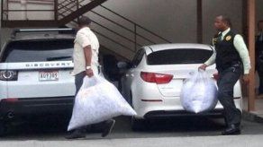 Fiscalía allana local de Mossack Fonseca y se lleva papeles triturados