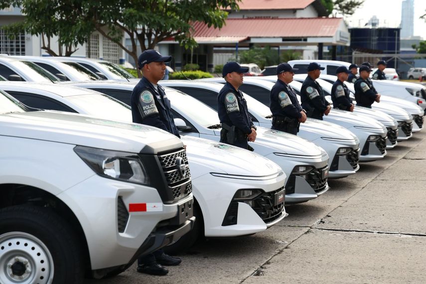 19 vehículos entregados a la Policía Nacional para reforzar seguridad turística