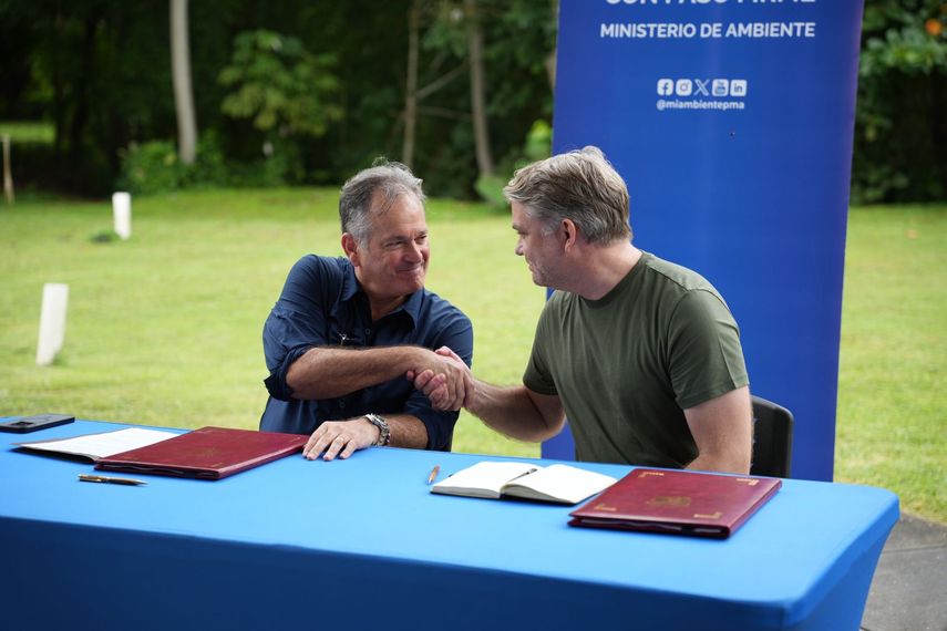 El ministro de Ambiente, Juan Carlos Navarro, subrayó que este proyecto piloto representa un "paso fundamental" hacia la adopción de soluciones basadas en la naturaleza a una mayor escala en Panamá. El ministro de Ambiente, Juan Carlos Navarro, subrayó que este proyecto piloto representa un "paso fundamental" hacia la adopción de soluciones basadas en la naturaleza a una mayor escala en Panamá. 