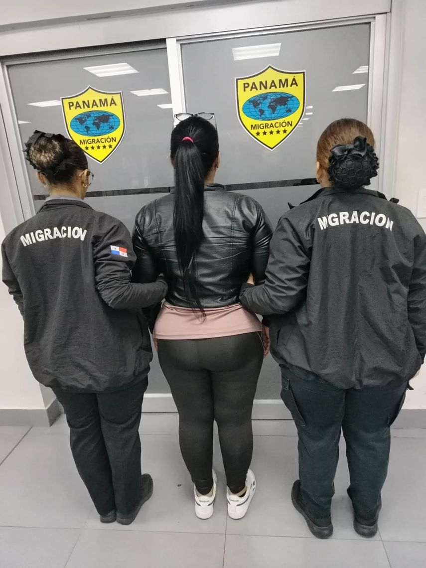Una ciudadana colombiana con una alerta judicial vigente fue detectada por inspectores del Servicio Nacional de Migración durante controles de ingreso realizados en el Aeropuerto Internacional Panamá Pacífico.