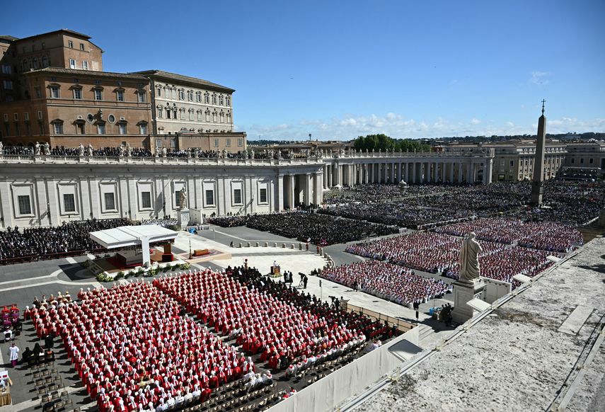 Funeral del papa Francisco comienza en presencia de líderes y miles de personas