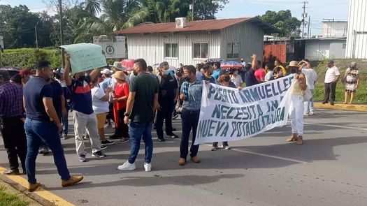 Unidades de control de multitudes evitaron que representantes de las fuerzas vivas de Barú cerraran las calles en Paso Canoas.