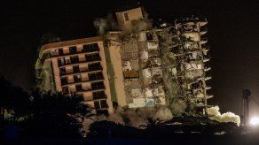 Sube a 94 cifra de fallecidos por derrumbe de edificio en Florida