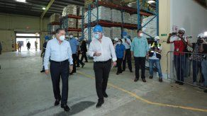 Presidente visita empresa que contribuye con el suministro de alimentos