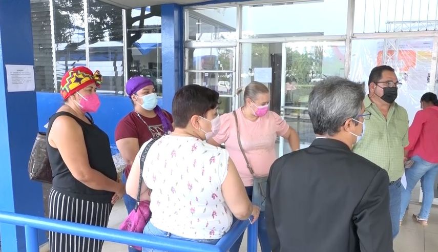 Padres de familia solicitaron al MEDUCA que los incluyan en los procesos de certificaciones para clases semipresenciales o presenciales