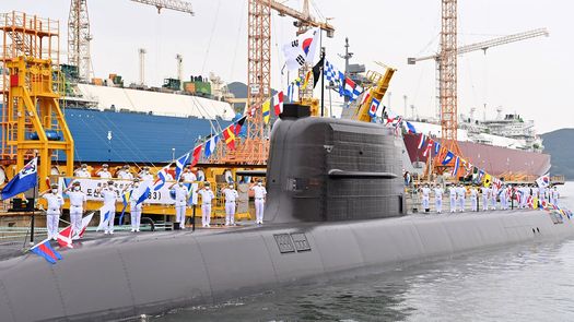 Corea del Sur dispara su primer misil balístico desde un submarino