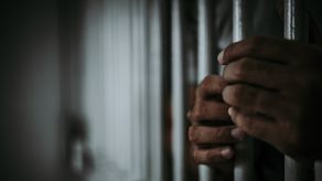 Justicia de Nueva York anula dos condenas injustas tras años de cárcel    