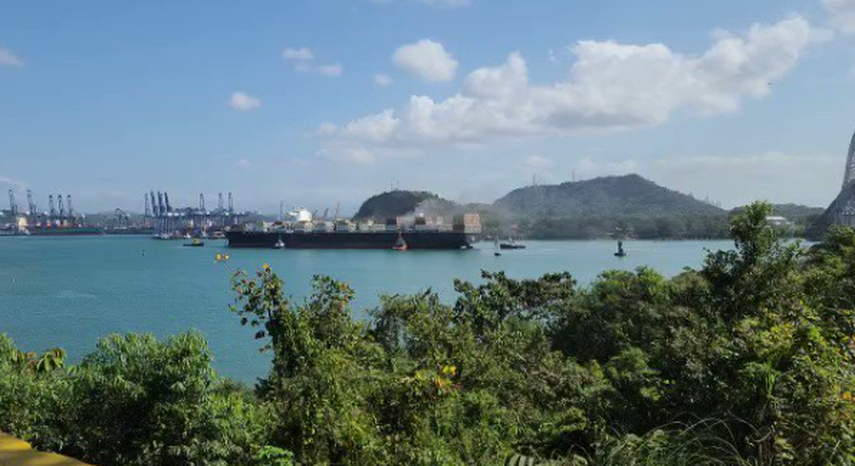 El Canal de Panamá informó que esta mañana, el buque portacontenedores CAPE KORTIA, con bandera de Malta, en maniobras hacia el puerto de PSA, reportó un conato de incendio en el cuarto de máquinas.