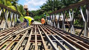 MOP reemplaza dos puentes en comunidades de Barú