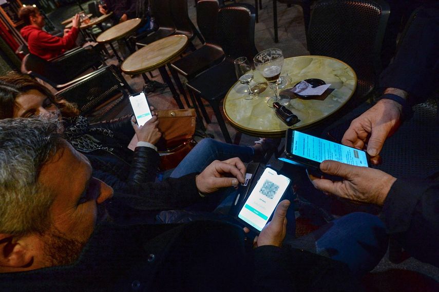 Francia estima que m&aacute;s de 51 millones de personas completaron el esquema completo de vacunaci&oacute;n