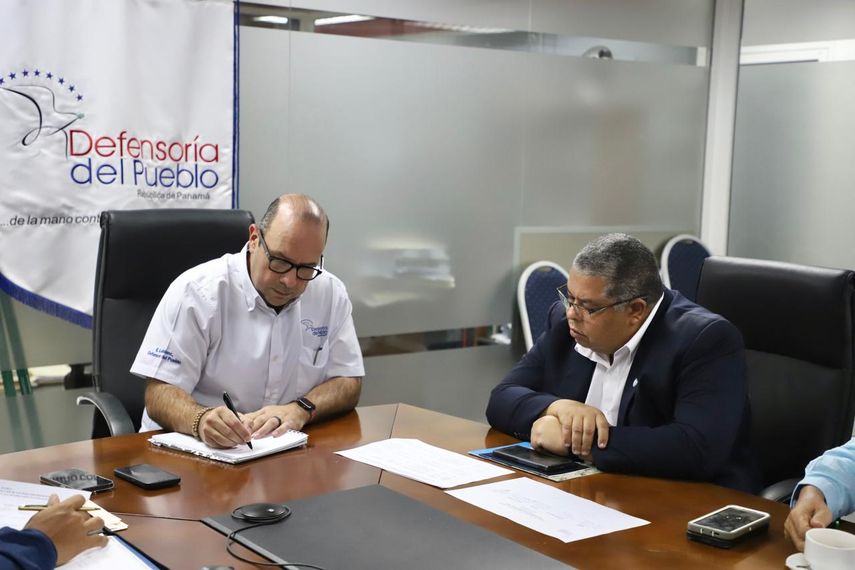 Idaan acuerda establecer enlace operativo con la Defensoría del Pueblo