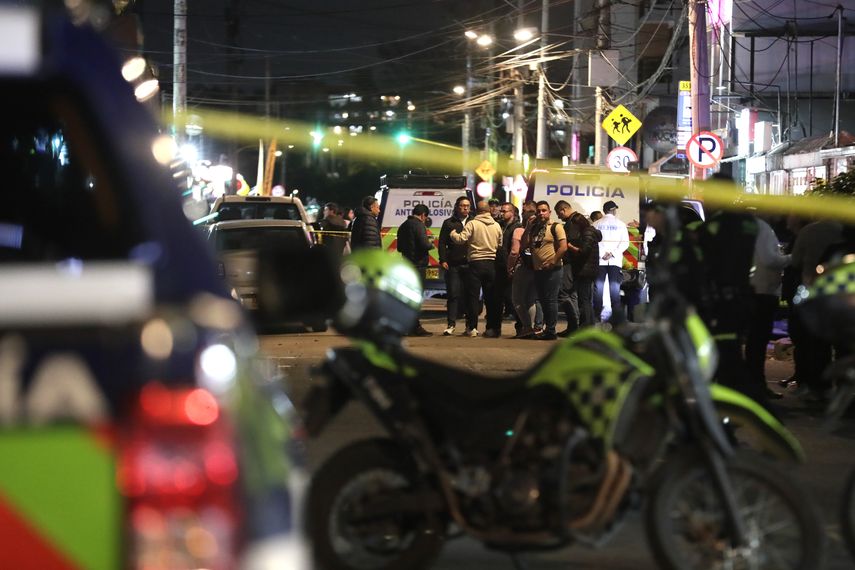 Cuatro personas murieron este martes en 19 ataques con disparos, coches bomba y drones de guerrilleros en el suroeste de Colombia, informaron las autoridades. Cuatro personas murieron este martes en 19 ataques con disparos, coches bomba y drones de guerrilleros en el suroeste de Colombia, informaron las autoridades. 