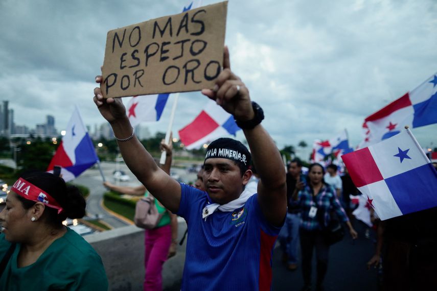 El diputado independiente, Juan Diego Vásquez, brindó este jueves 10 recomendaciones al Gobierno Nacional, para salir de la crisis social y política que vive el país, tras 5 semanas de protestas a nivel nacional a causa del contrato minero. El diputado independiente, Juan Diego Vásquez, brindó este jueves 10 recomendaciones al Gobierno Nacional, para salir de la crisis social y política que vive el país, tras 5 semanas de protestas a nivel nacional a causa del contrato minero.