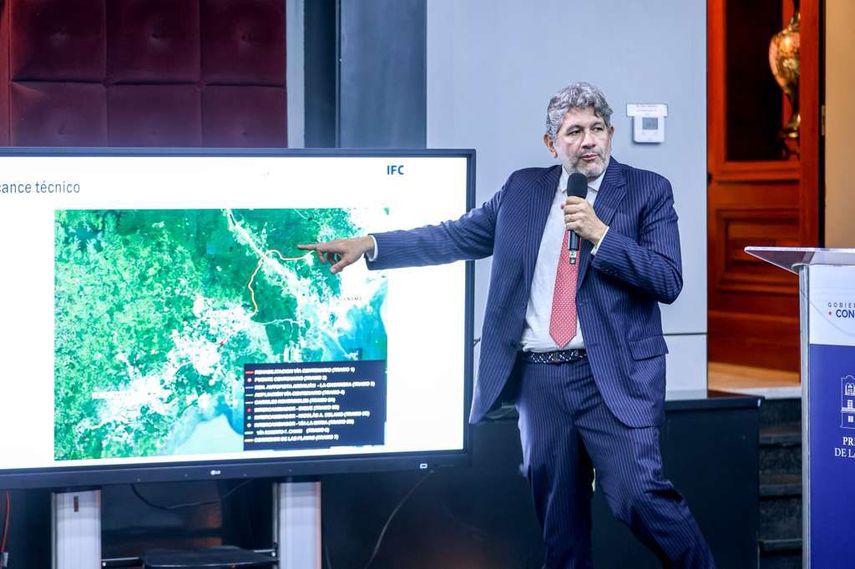 El Ente Rector del Régimen de Asociación Público-Privada (APP) aprobó el Informe Técnico Inicial del proyecto “Rehabilitación, mejora y mantenimiento por estándares de desempeño de la Vía Centenario y la Autopista Arraiján–La Chorrera”, presentado por el Ministerio de Obras Públicas (MOP), durante una sesión extraordinaria celebrada este lunes. El Ente Rector del Régimen de Asociación Público-Privada (APP) aprobó el Informe Técnico Inicial del proyecto “Rehabilitación, mejora y mantenimiento por estándares de desempeño de la Vía Centenario y la Autopista Arraiján–La Chorrera”, presentado por el Ministerio de Obras Públicas (MOP), durante una sesión extraordinaria celebrada este lunes.