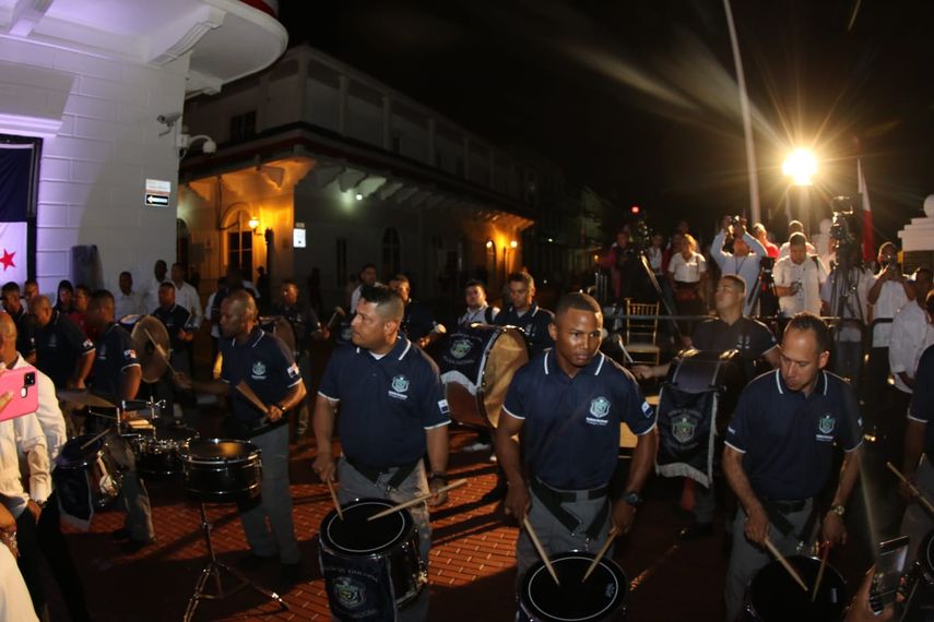 Desde tempranas horas de la mañana de este jueves 3 de noviembre, cientos de panameños se congregaron en los predios de la Presidencia de la República, para celebrar el inicio del Mes de la Patria, con las tradicionales Dianas. Este 3 de noviembre de 2022, se conmemoran 119 años de la separación de Panamá de Colombia.