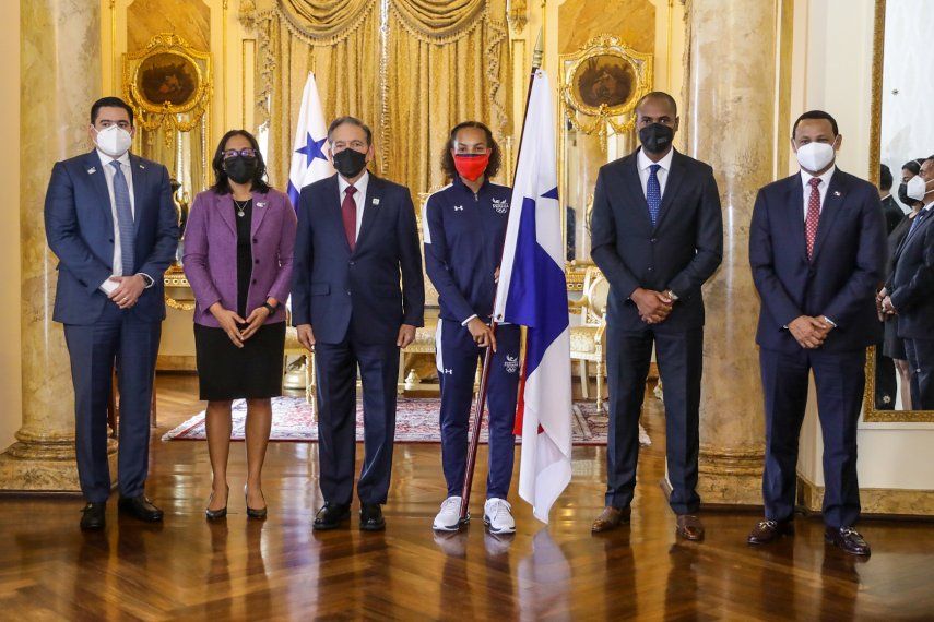 Atleta de Panamá abanderada en los Juegos Olímpicos.