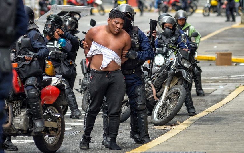 Masivos arrestos tras reelección de Maduro sumergen a Venezuela en el miedo