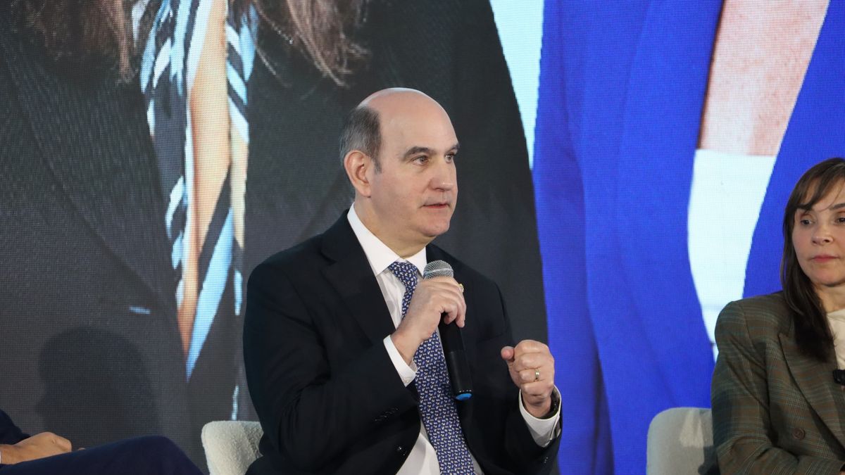 Chapman resaltó que la economía acumuló un crecimiento de 5.5% durante la primera mitad de 2026, al tiempo que señaló que el desempeño registrado entre abril y junio respondió al comportamiento de distintos sectores de la actividad económica. Chapman resaltó que la economía acumuló un crecimiento de 5.5% durante la primera mitad de 2026, al tiempo que señaló que el desempeño registrado entre abril y junio respondió al comportamiento de distintos sectores de la actividad económica.