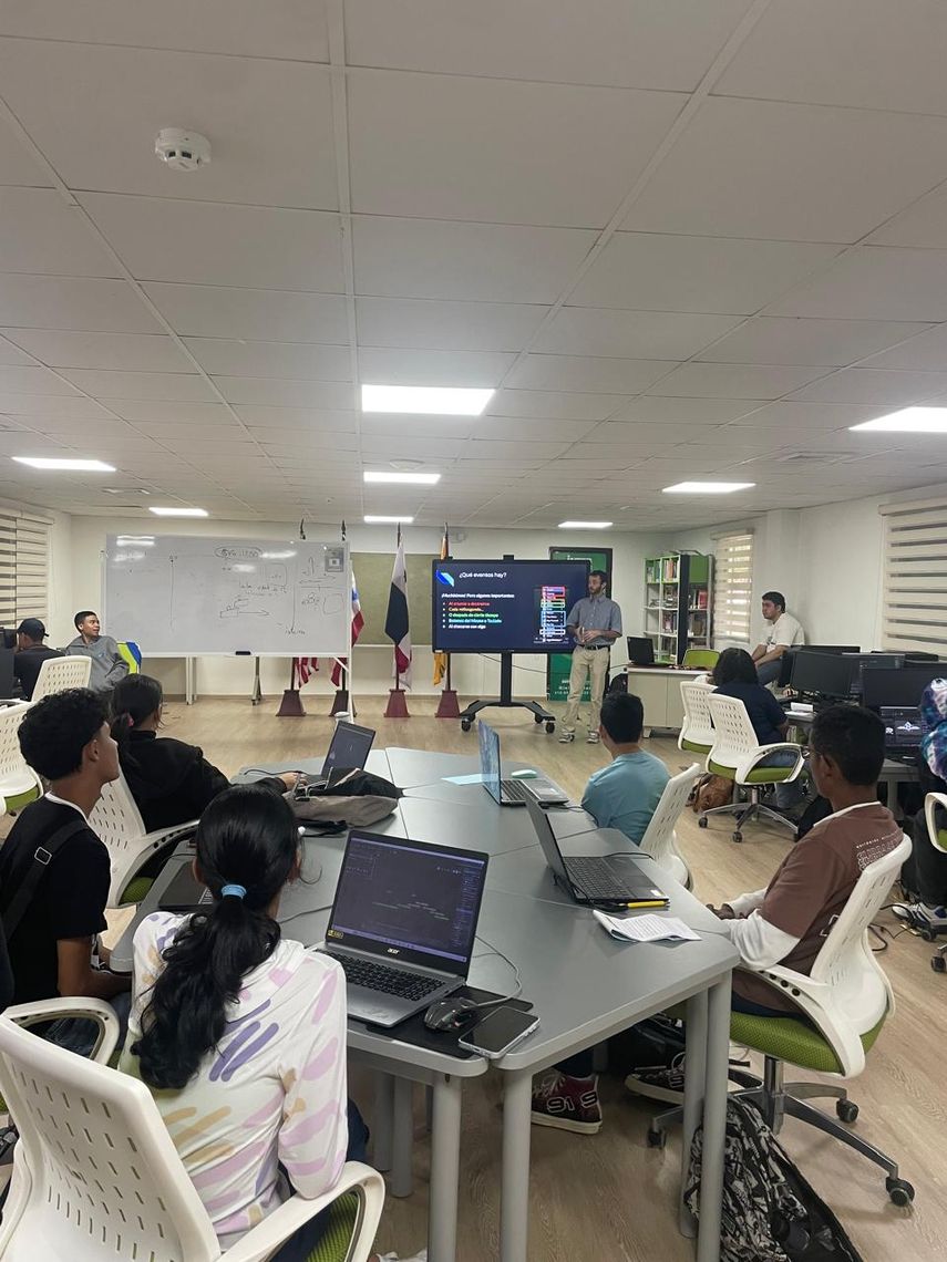 Panamá impulsa la educación tecnológica con el Veranito "Diseña tu primer Videojuego". Panamá impulsa la educación tecnológica con el Veranito "Diseña tu primer Videojuego".