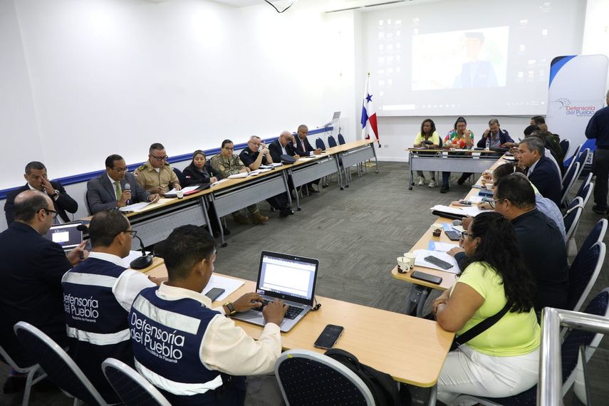 Minseg y exfuncionarios de la fuerza pública se volvieron a reunir bajo mediación de la Defensoría