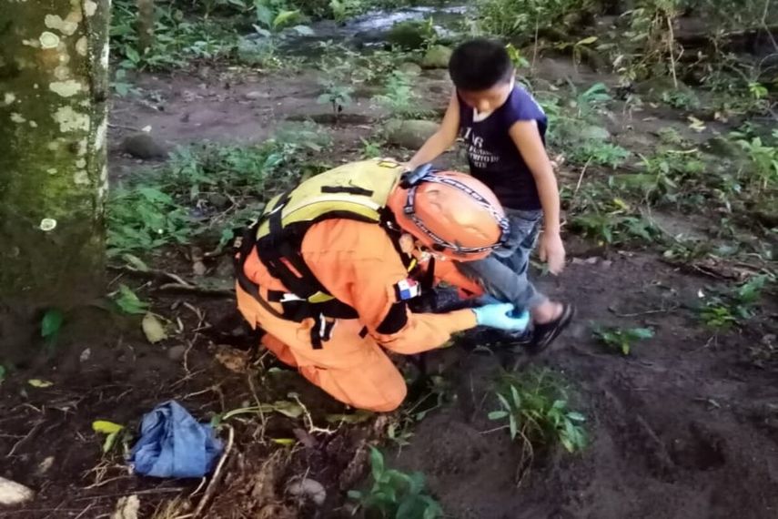 Estamentos de seguridad rescatan 2 menores en zona montañosa
