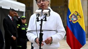 Petro denuncia que Colombia está siendo bombardeada desde Ecuador