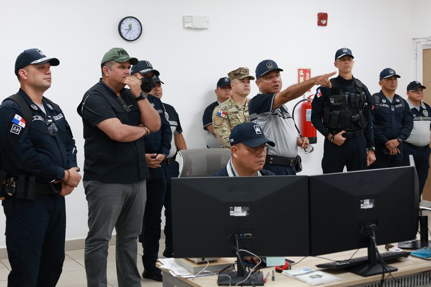El ministro de Seguridad Pública, Juan Manuel Pino inspeccionó el nuevo centro de videovigilancia en el distrito de Boquete. El ministro de Seguridad Pública, Juan Manuel Pino inspeccionó el nuevo centro de videovigilancia en el distrito de Boquete.