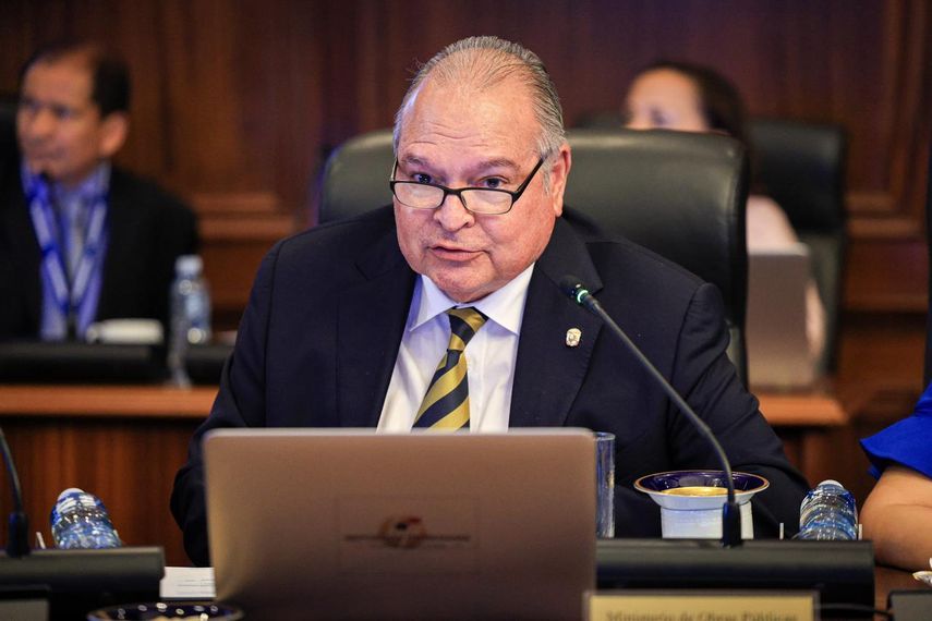 El titular del MOP