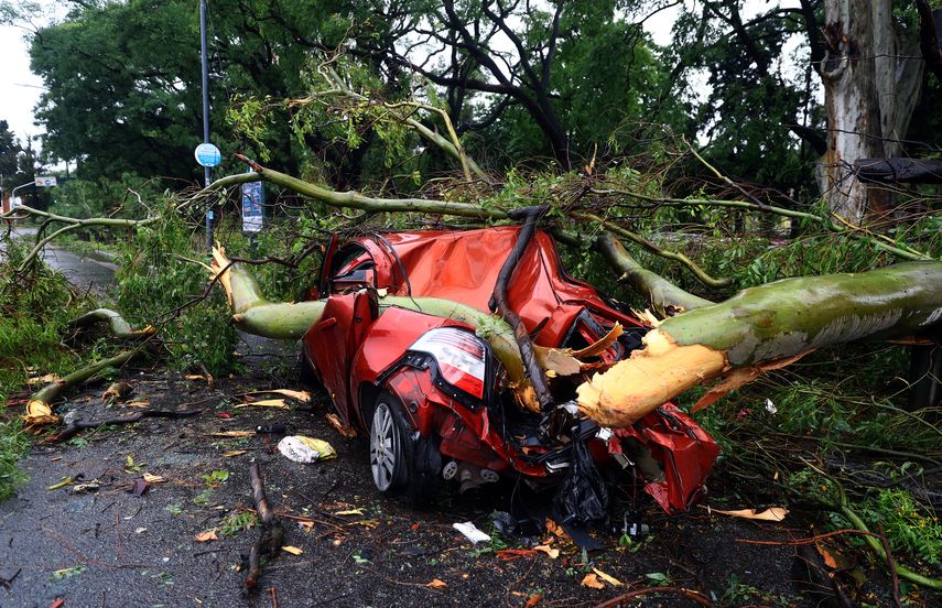 Tormenta deja muertos y destrucción en Argentina y Uruguay